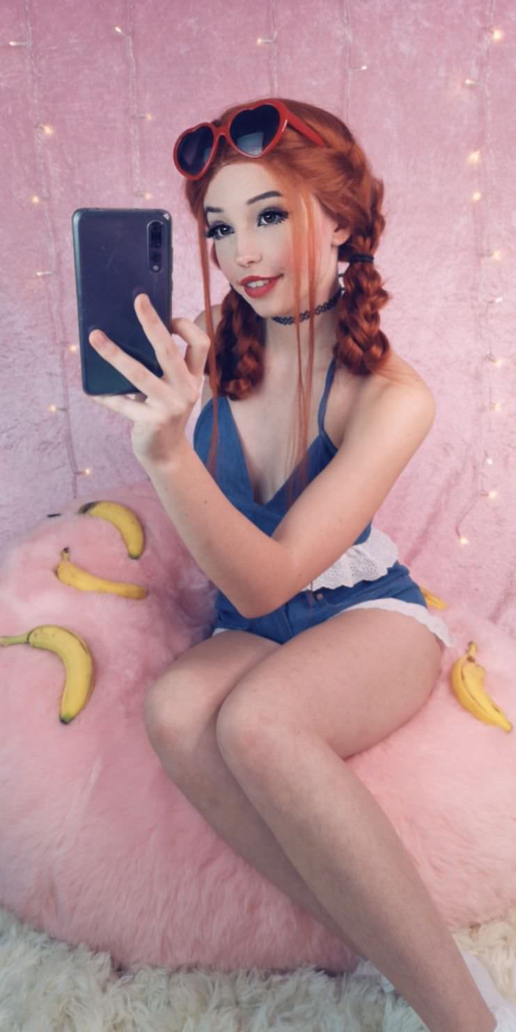 Belle Delphine Sucking Banana Snapchat Photos. 