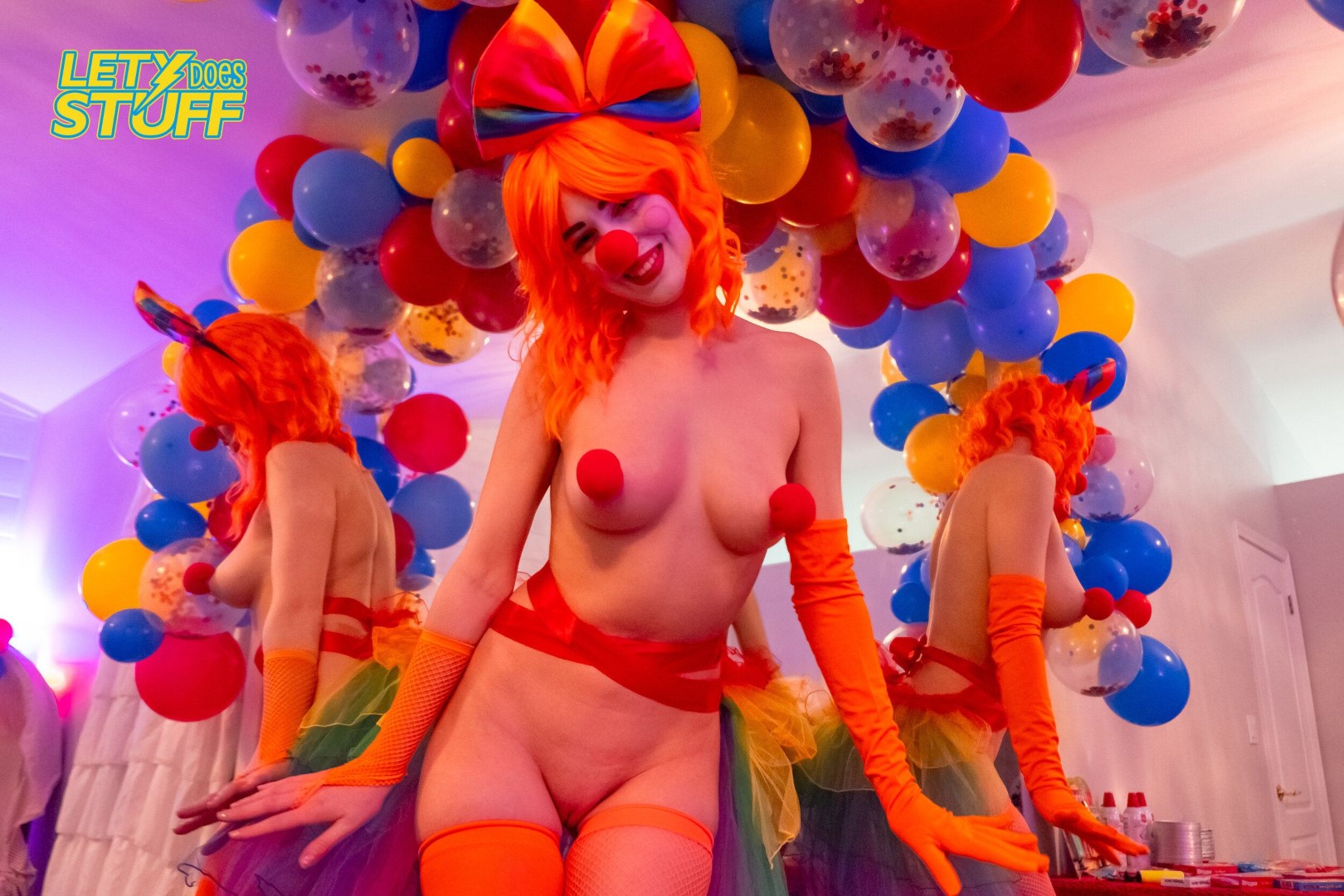Trixy the clown - nude photos