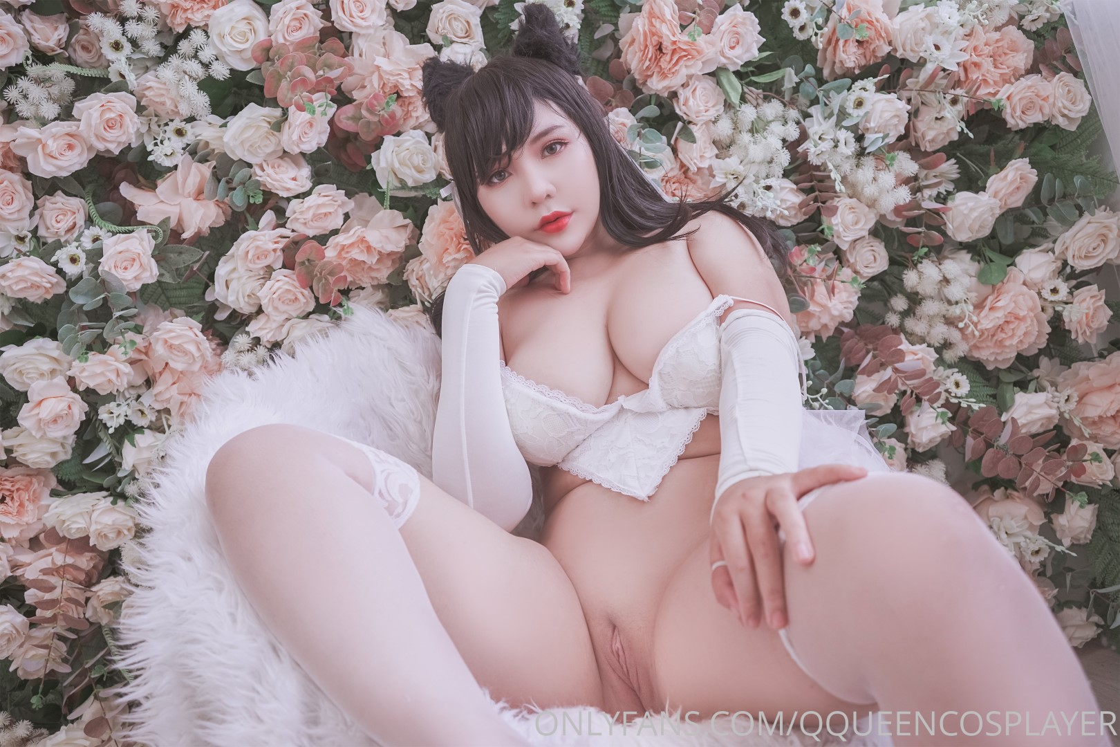 QQueen nude Asian Patreon cosplayer teasing her big tits, pussy and ass. 