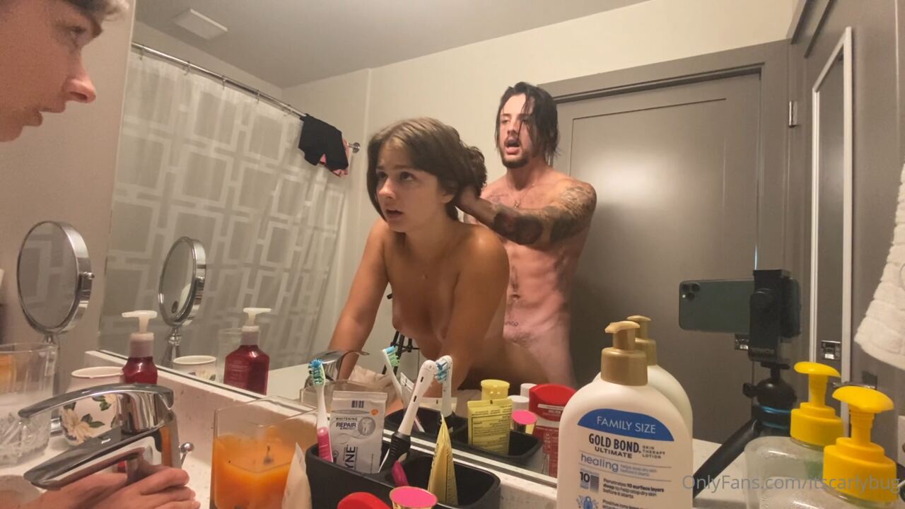 Lavynder Rain Bathroom Sextape Video Leaked - SexyThots.com